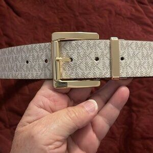 NWOT‎ Michael Kors Signature Leather MK Gray, then Brown Reverseable Belt 36”